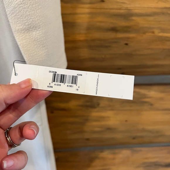 Maggy London Women's Cream Long-sleeve V-neck Sheath Dress - Picture 4 of 5